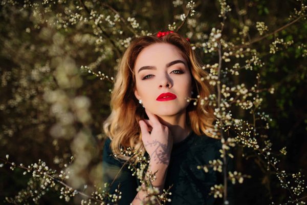 What's the Best Approach for Styling a Velvet Midi Skirt for a Winter Business Conference?